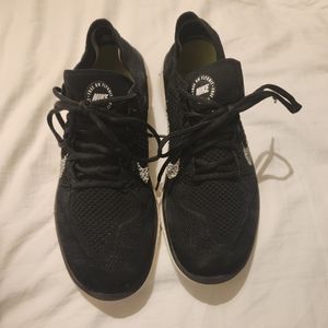 Black size 12 Nike free run flyknit